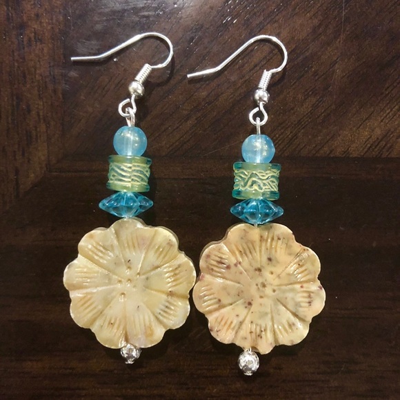 Handmade Earrings - Stone Flower Dangle - Picture 8 of 8